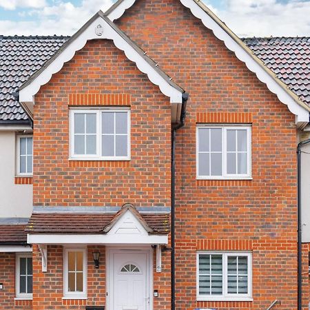 Stylish 3 Bedroom And Free Parking Thamesmead  외부 사진