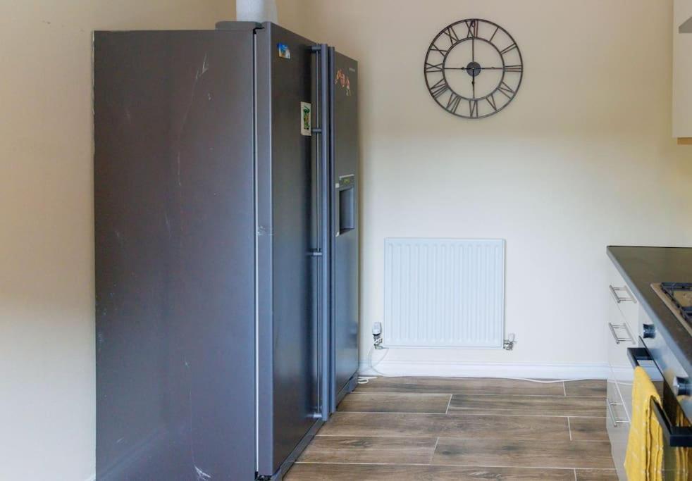 Stylish 3 Bedroom And Free Parking Thamesmead  외부 사진