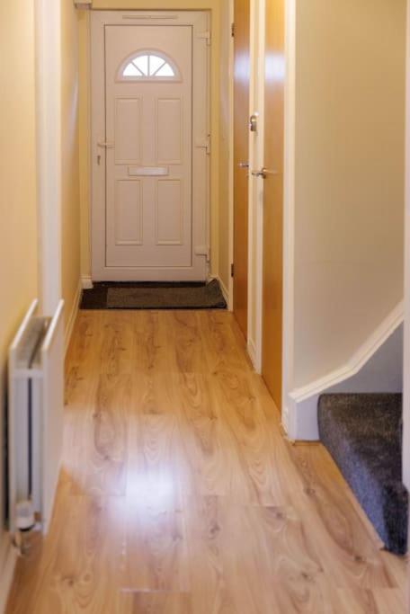 Stylish 3 Bedroom And Free Parking Thamesmead  외부 사진